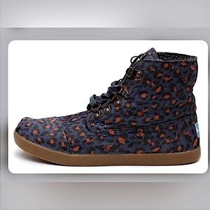 fur lined toms euc size 10